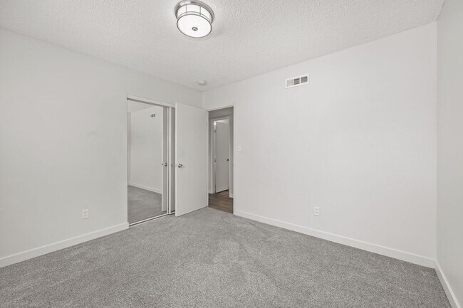 Building Photo - 5318-5320 Brockbank Place