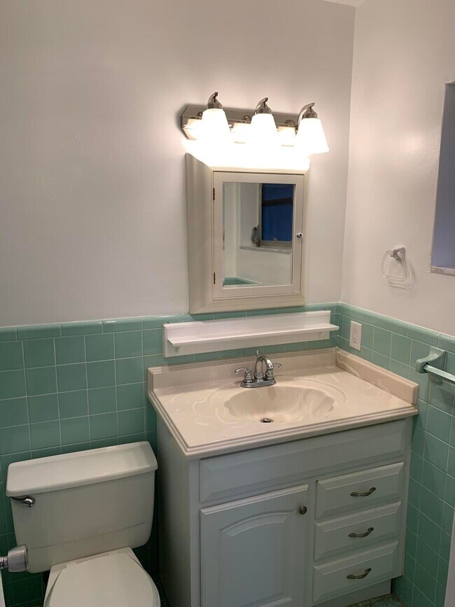 Building Photo - 6551 NE 7th Ave