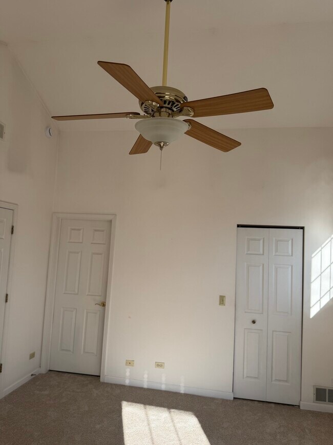 Building Photo - 114 Woodbury Ln