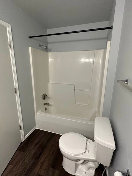 Master bathroom - 1507 Glacier Hill Dr