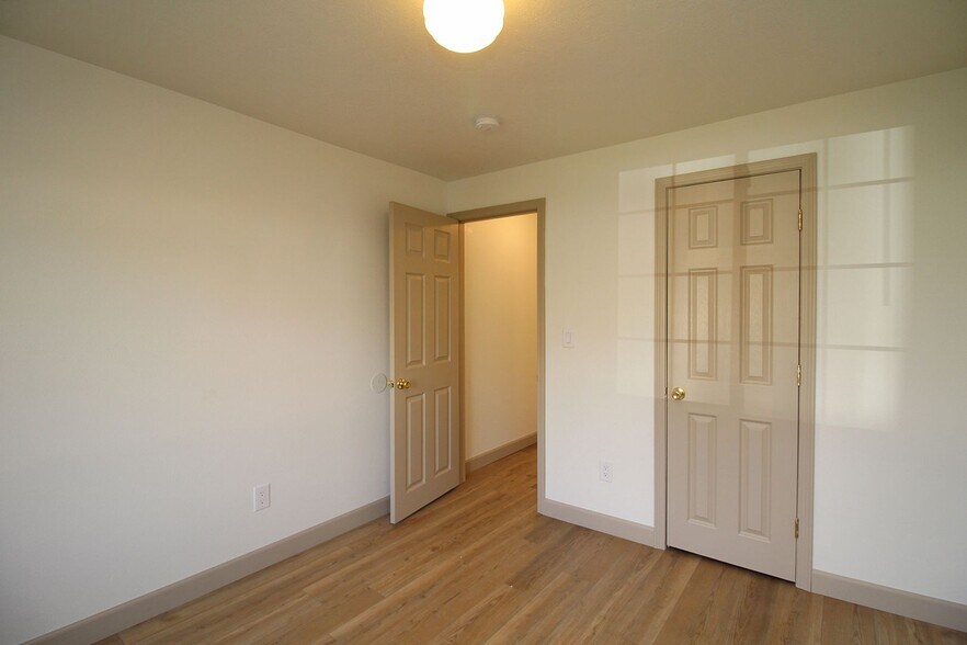 Building Photo - 11318 NE Siskiyou St