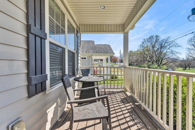 Building Photo - One-Level-Living near Vinton