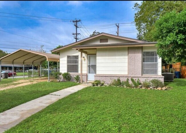 Building Photo - 707 Sprucewood Ln