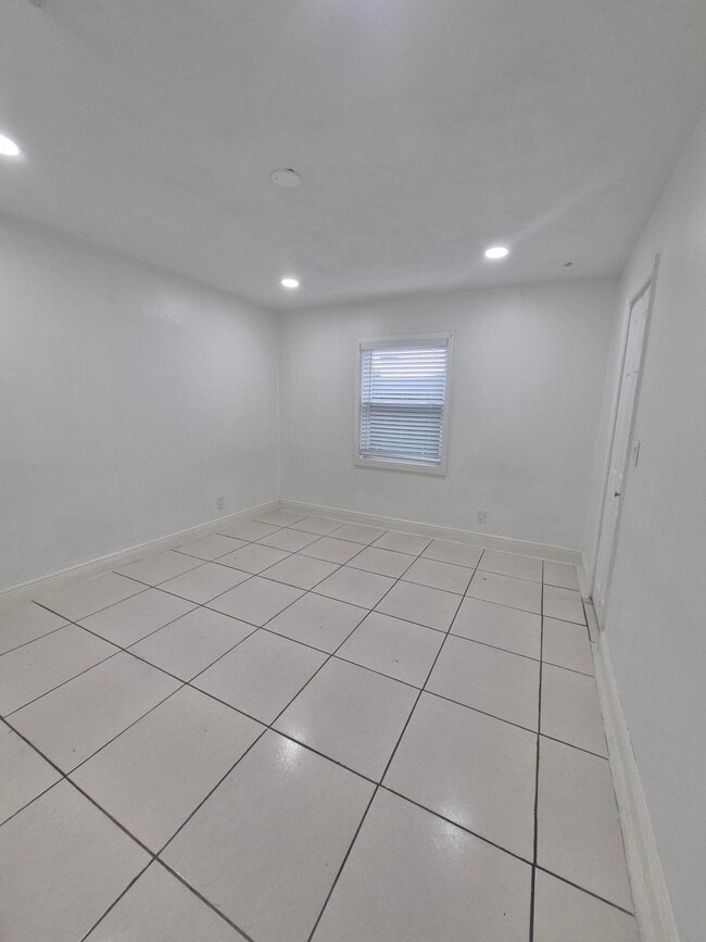 Building Photo - 415 Forest Hill Blvd
