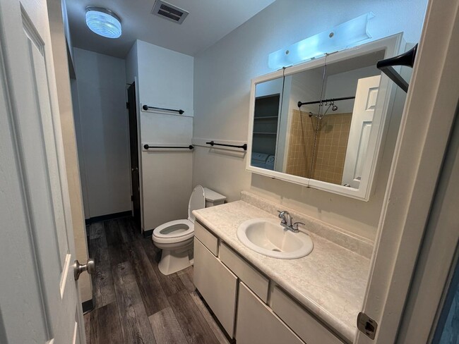 Building Photo - 225 N 8th St