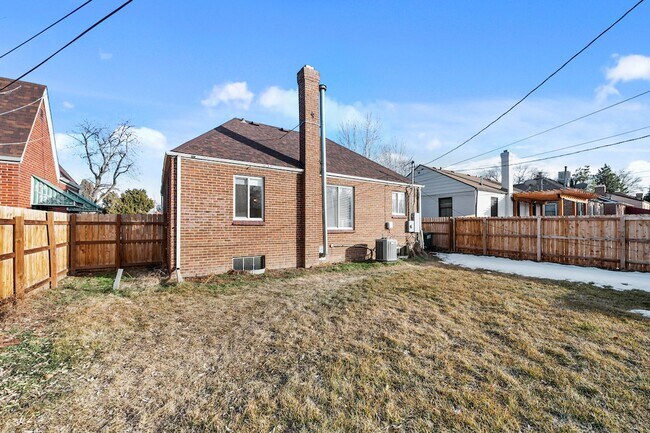Building Photo - North Park Hill Bungalow!