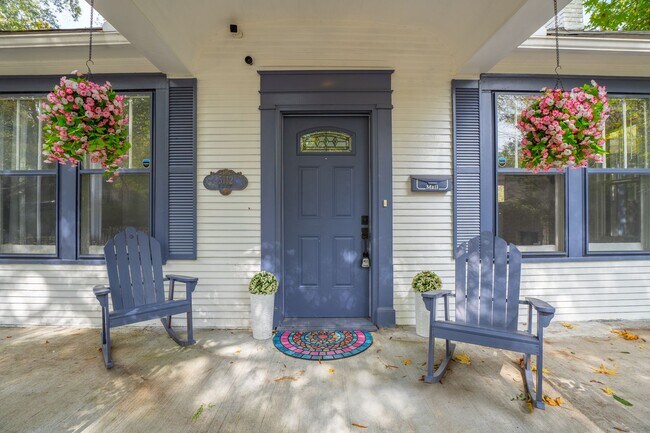 Building Photo - Updated Heights Home with 3 Bedrooms