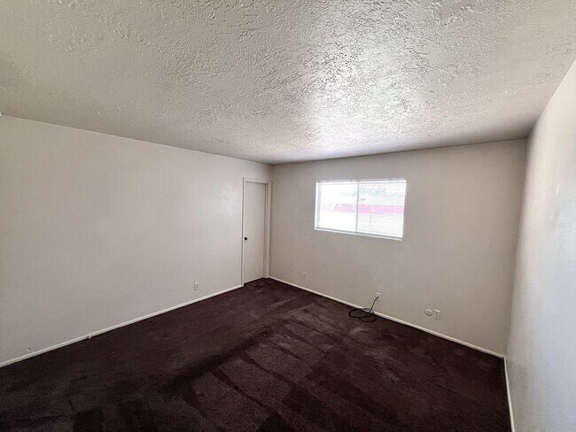 Building Photo - Near Academy Hills Park, Great NE Location...