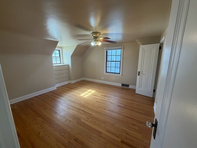 Building Photo - 51 N Dunlap Ave
