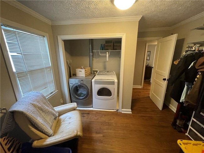 Building Photo - 737 Sunnybrook Dr