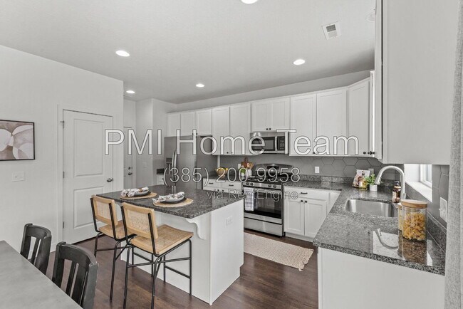 Building Photo - 1812 W Parkview Dr