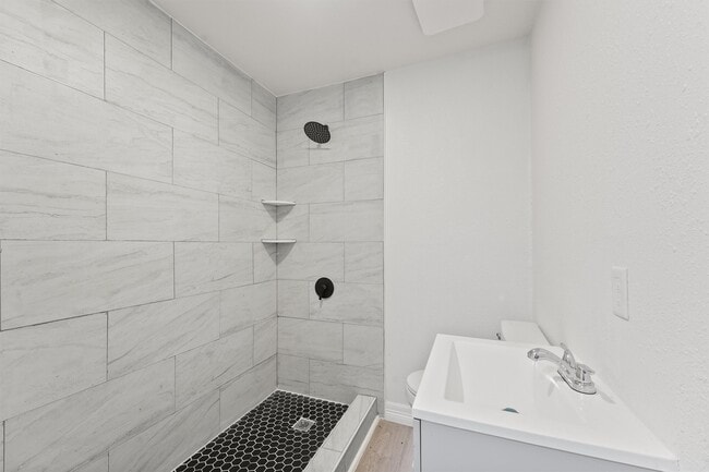 Building Photo - 1615 Hiller St