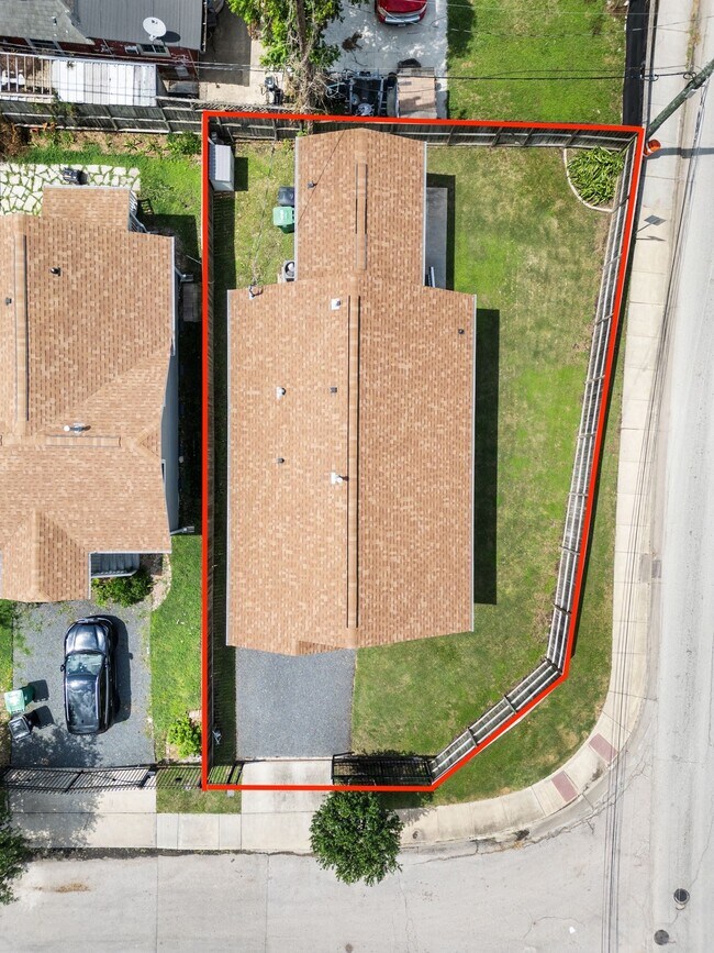 Building Photo - 502 Dell Ct