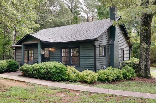 Building Photo - 505 Cherokee Rd