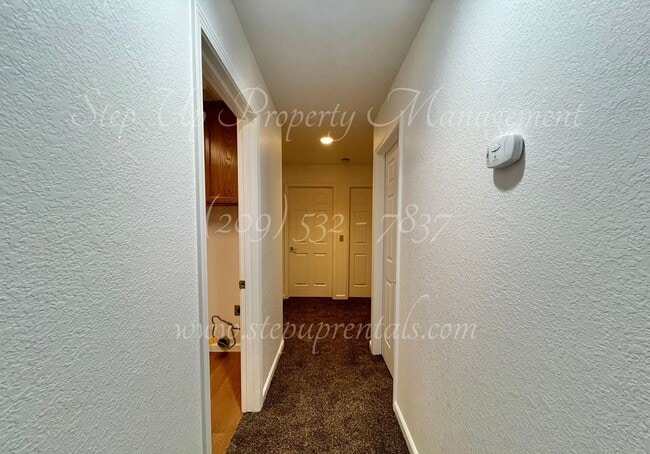Building Photo - Cozy and Charming 3 Bedroom 2 Bathroom in ...