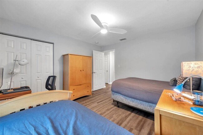 Building Photo - 4768 Coquina Key Dr SE