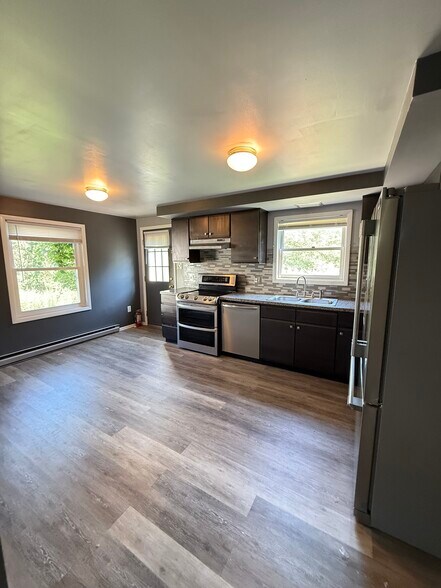 Building Photo - 7 Ledgeland Dr