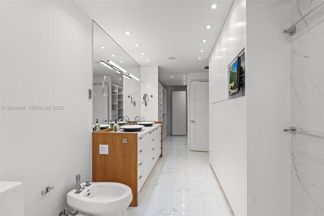 Building Photo - 21145 Helmsman Dr