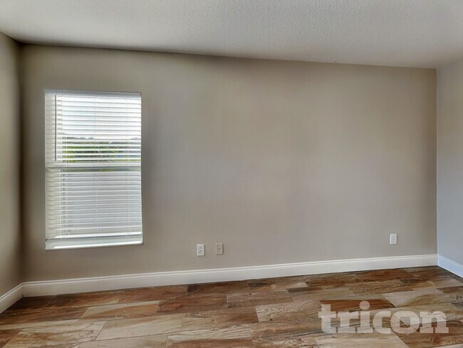 Building Photo - 10123 41st Ct E