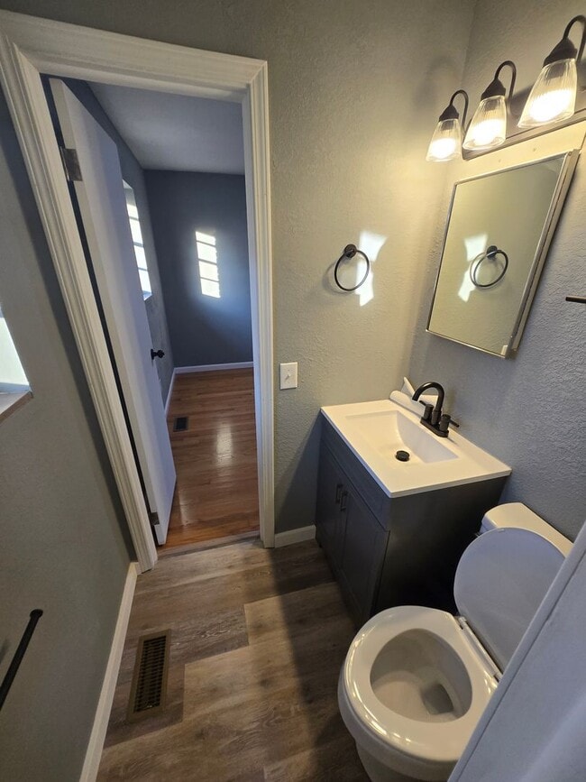 Building Photo - Charming 3-Bedroom, 2-Bathroom Brick Home for Rent