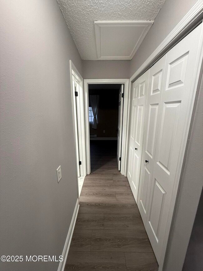 Building Photo - 572B Nutley Dr