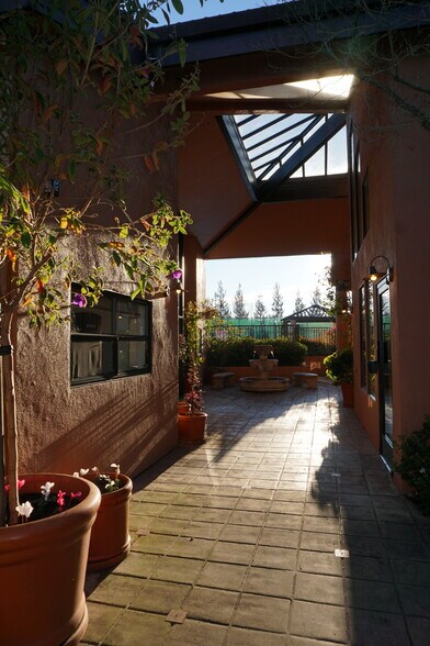 Building Photo - 39199 Guardino Dr