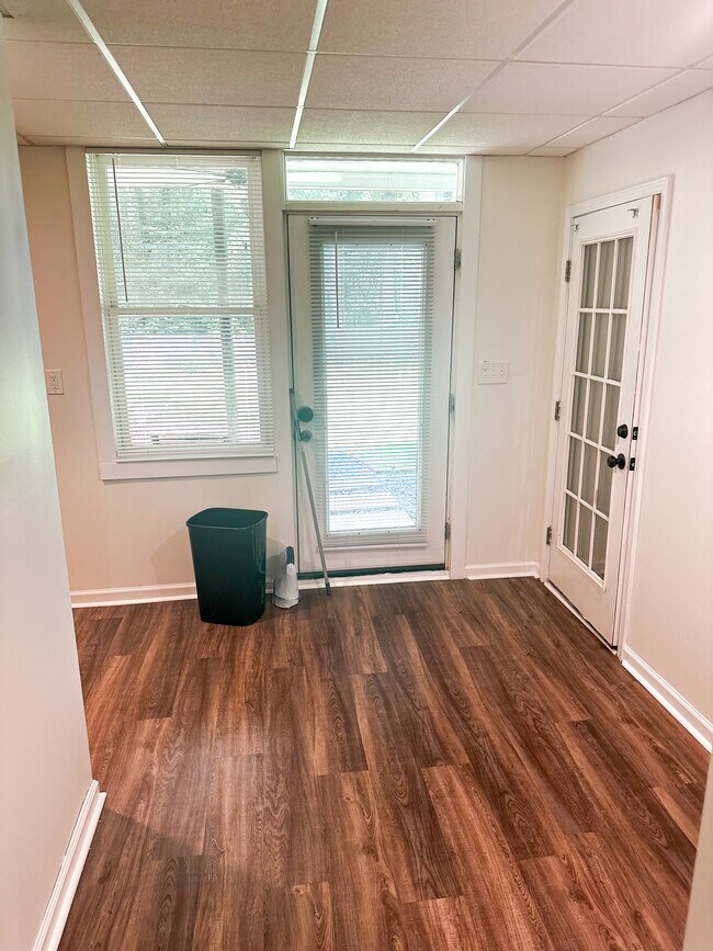 Building Photo - 4565 Kent Rd