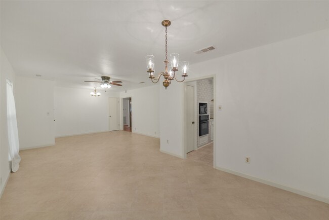 Building Photo - 8415 Braesdale Ln