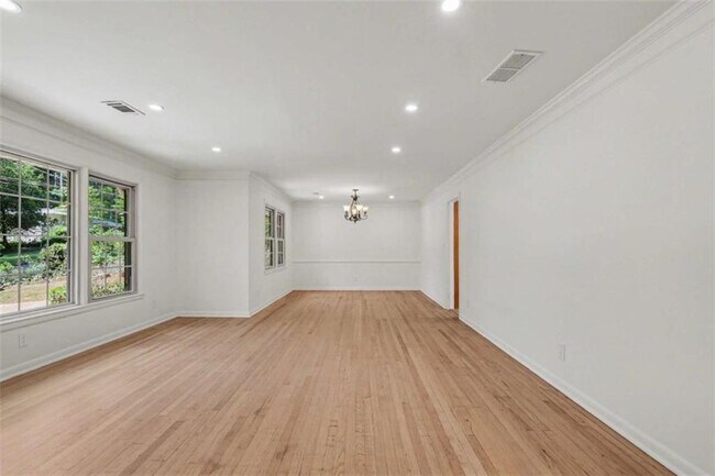 Building Photo - 3582 Cloudland Dr