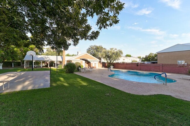 Building Photo - **SPECTACULAR - 2BEDROOM/3BATHROOM CONDO I...