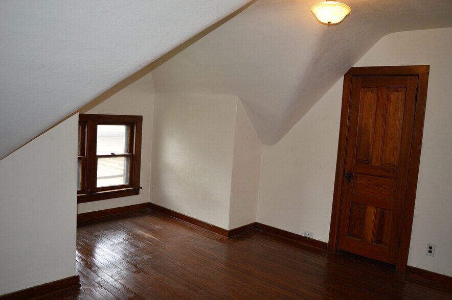 Building Photo - 16 N Broom St