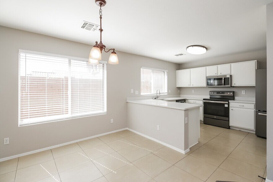 Building Photo - 3229 W Alta Vista Rd