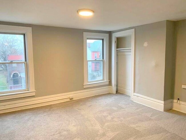 Building Photo - Amazing Fully Renovated 5 Bedroom (or 6)/ Two Bathroom House with Central Air and Back Yard - Clo...