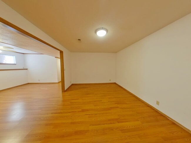 Building Photo - 3 Bedroom Home