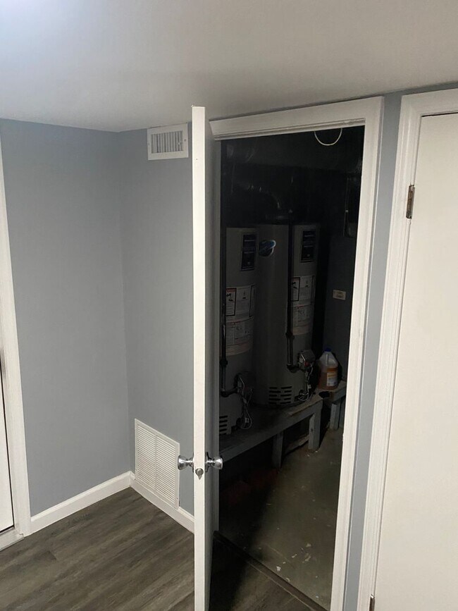 Building Photo - 233 S State Rd