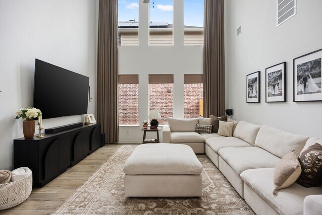 Building Photo - 10016 Thornapple Rd