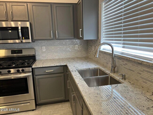 Building Photo - 12421 W Pershing St