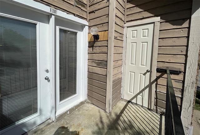 Building Photo - 9811 Walnut St