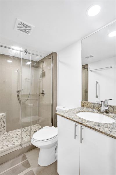 Building Photo - 20400 W Country Club Dr
