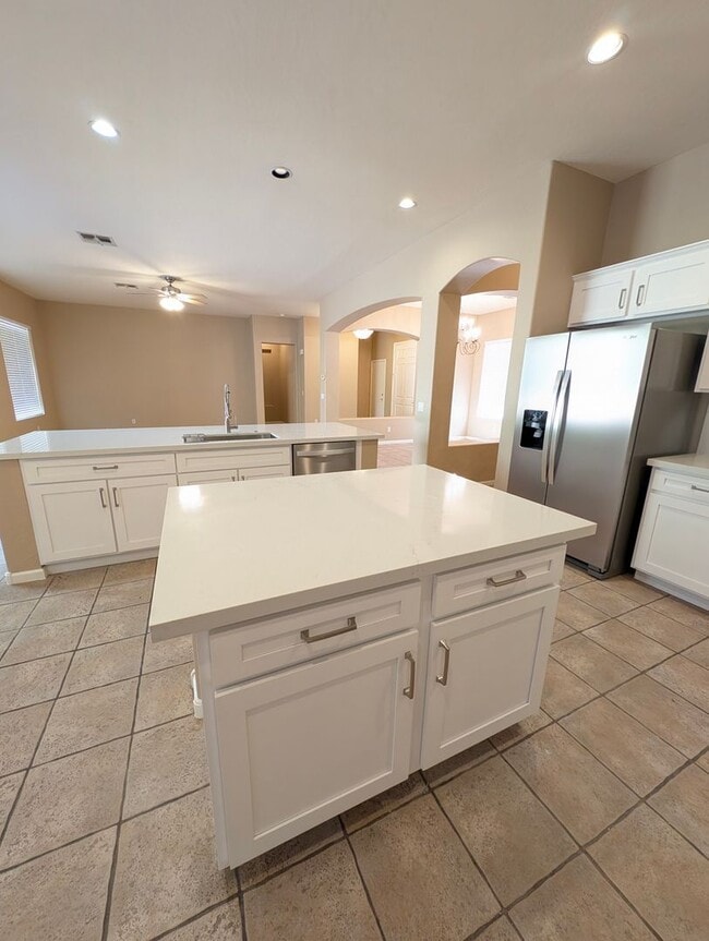 Building Photo - AVAILABLE NOW IN HIGLEY GROVES!!!!