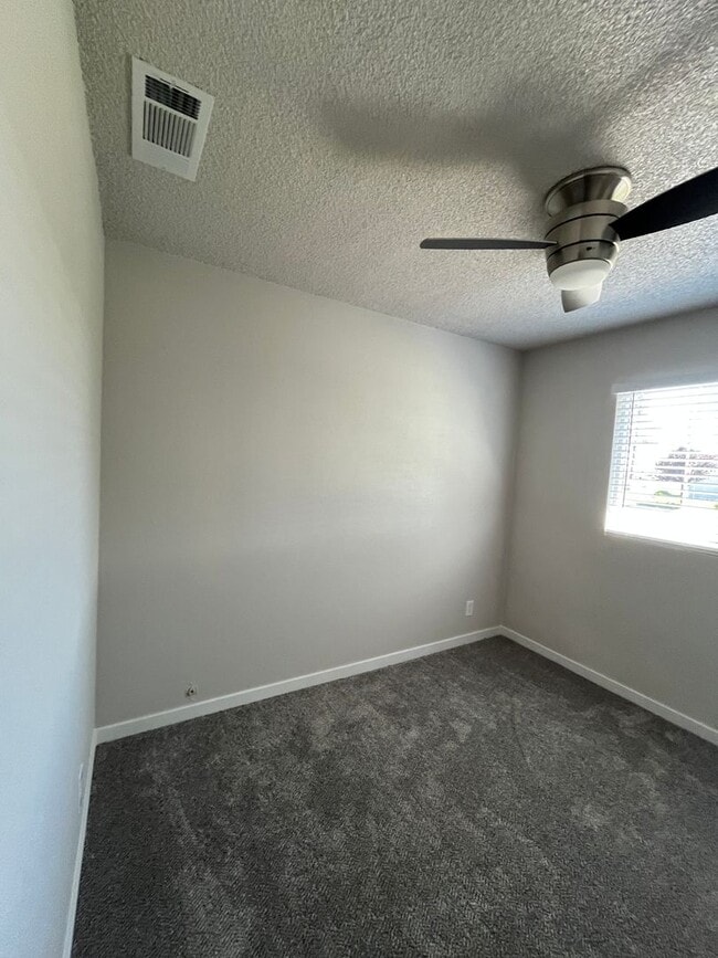 Building Photo - Remodeled cozy home in North Redding!