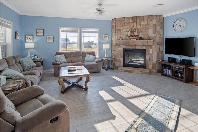 Building Photo - 975 Dolly St