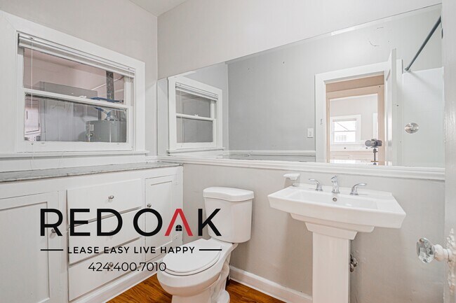 Building Photo - 149 S Sycamore Ave