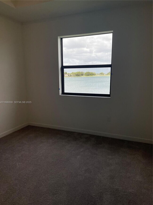 Building Photo - 20588 NE 5th Pl