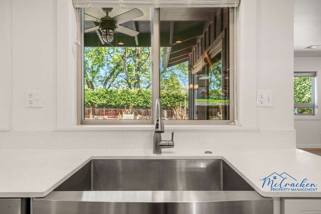 Building Photo - Modernized Spacious 3 Bedroom Home with Lush Outdoor Living in the Heart of Ashland