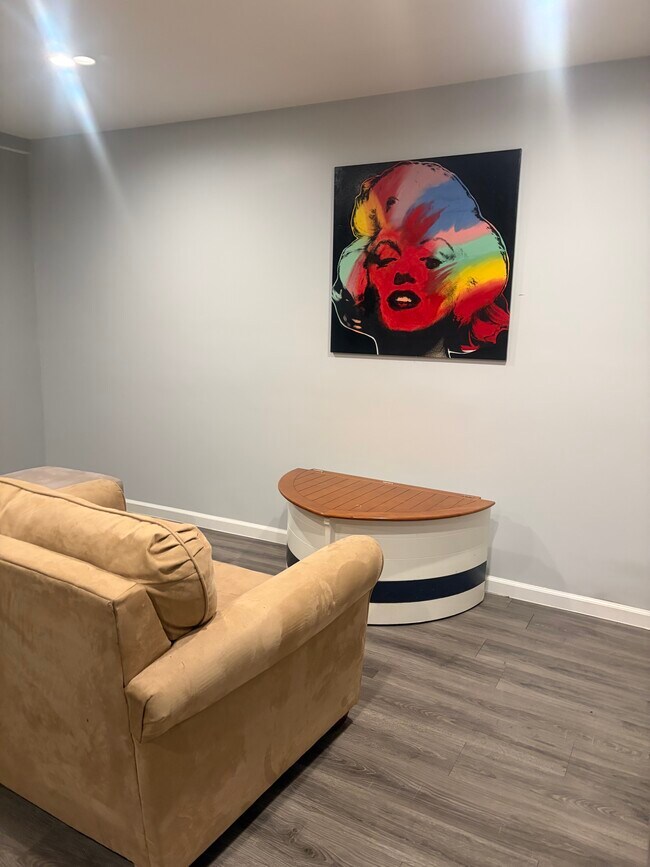 Building Photo - 433 S Fairview St