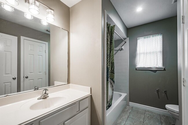 Building Photo - 5914 Shadow Creek Ct