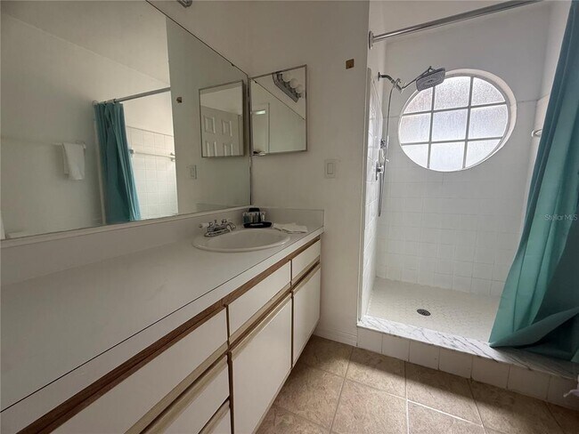 Building Photo - 2459 Sweetwater Club Cir