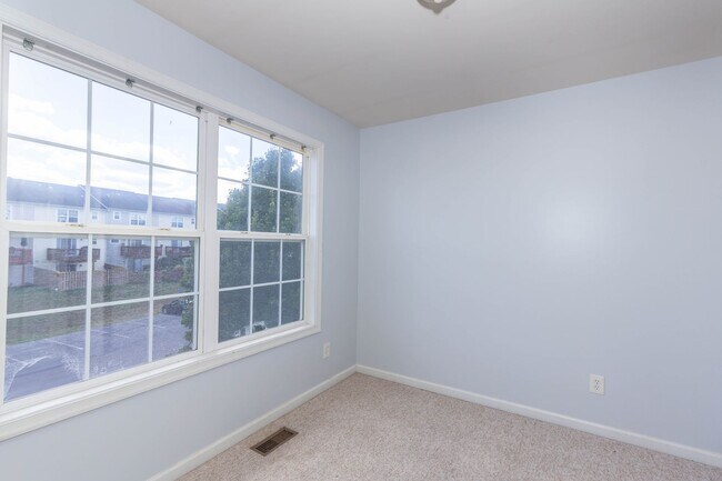 Building Photo - 3 Bed, 2.5 Bath in Martinsburg