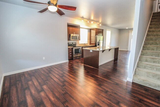 Building Photo - 2bed/2bath Lake Boren Townhome with greenbelt and lake views! Prime Newcastle Location.